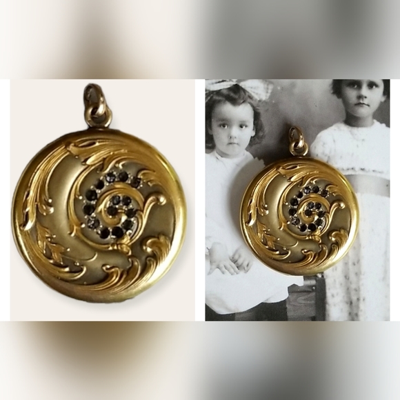 Antique Vintage Early 1900s W & SB Art Nouveau Gold Filled and Sapphire Locket - Picture 3 of 16